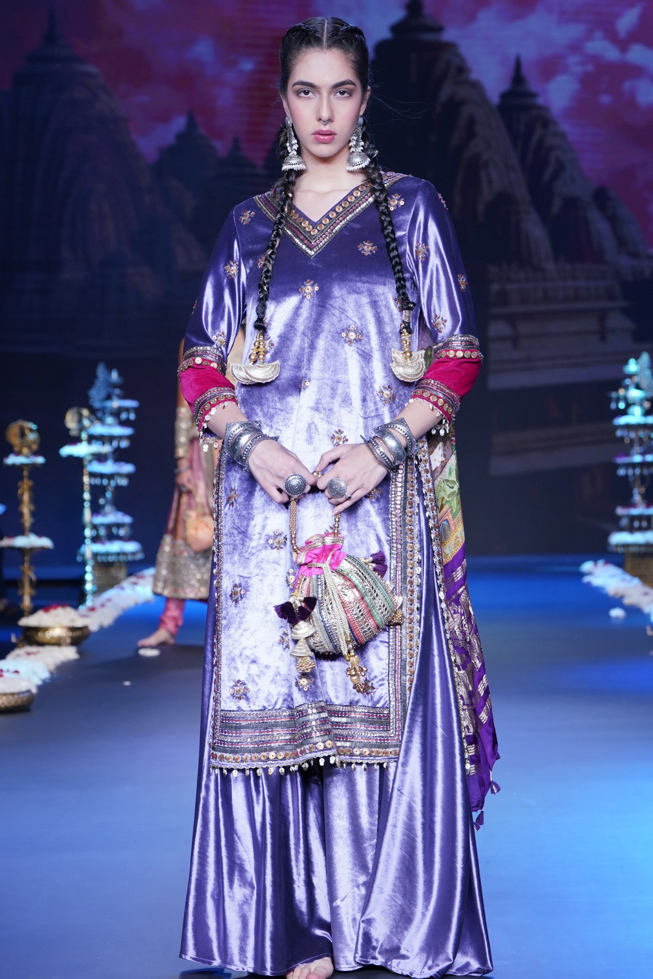 Lilac kurta with Srinathji print embroidered set