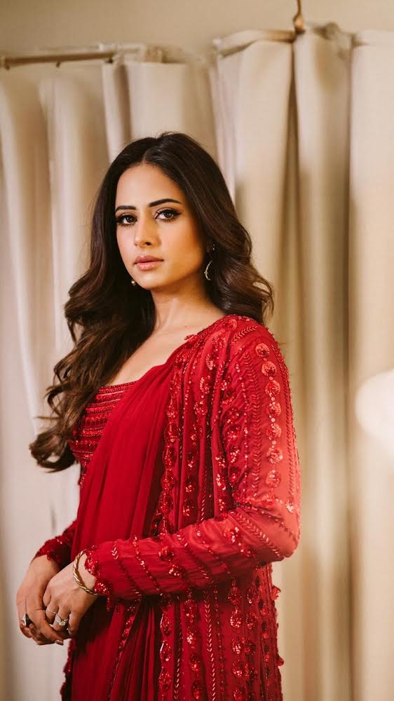 Sargun Mehta in Jalsa Saree Set