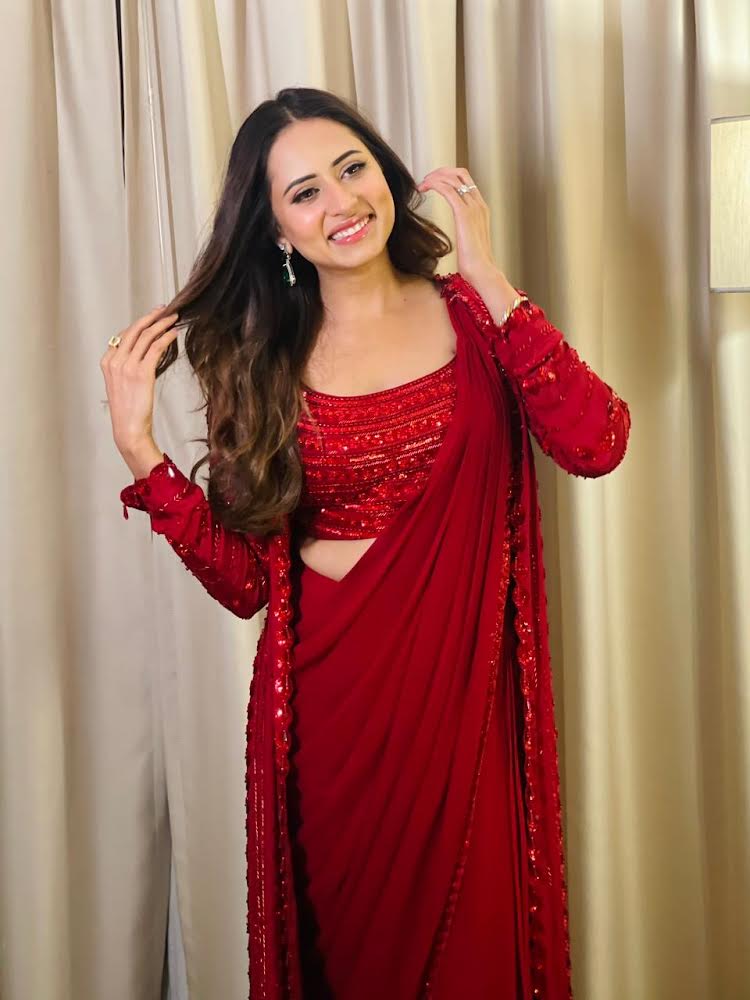 Sargun Mehta in Jalsa Saree Set