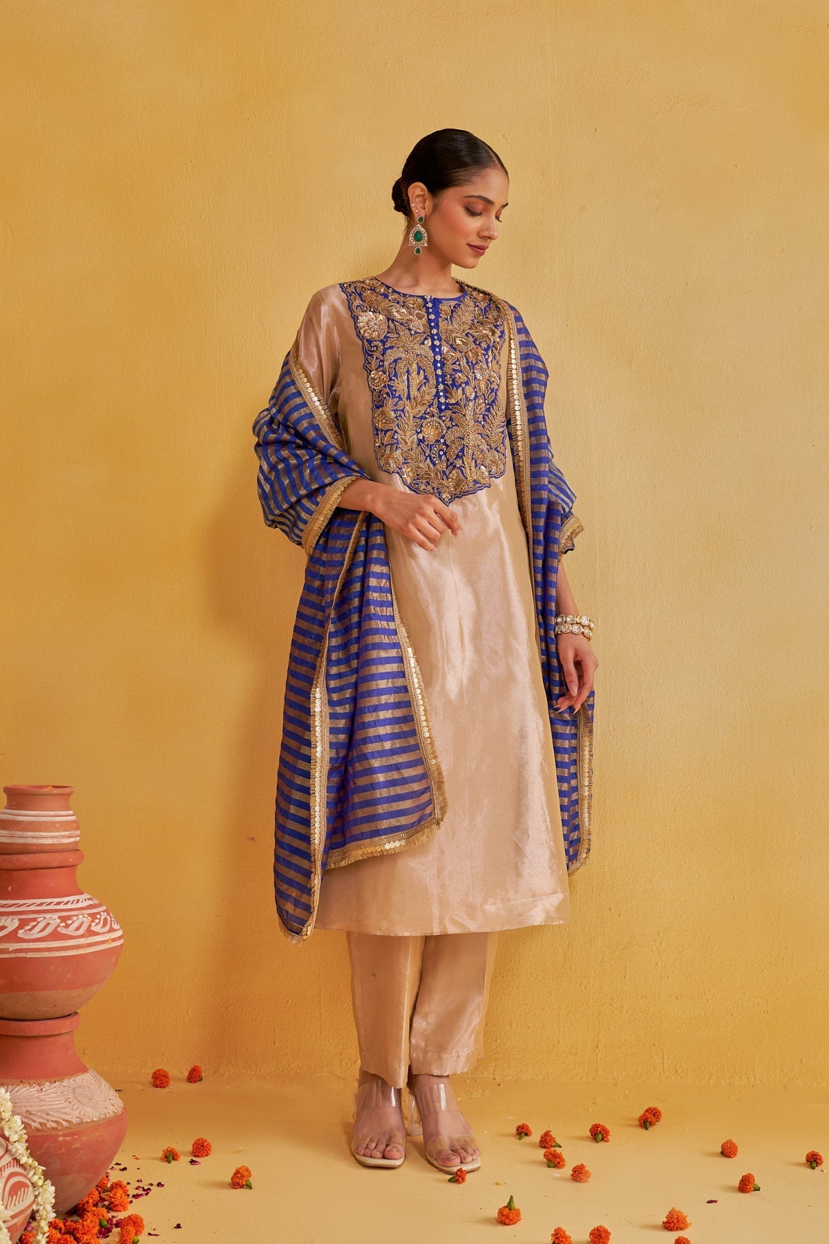 SUNHERI KURTA SET