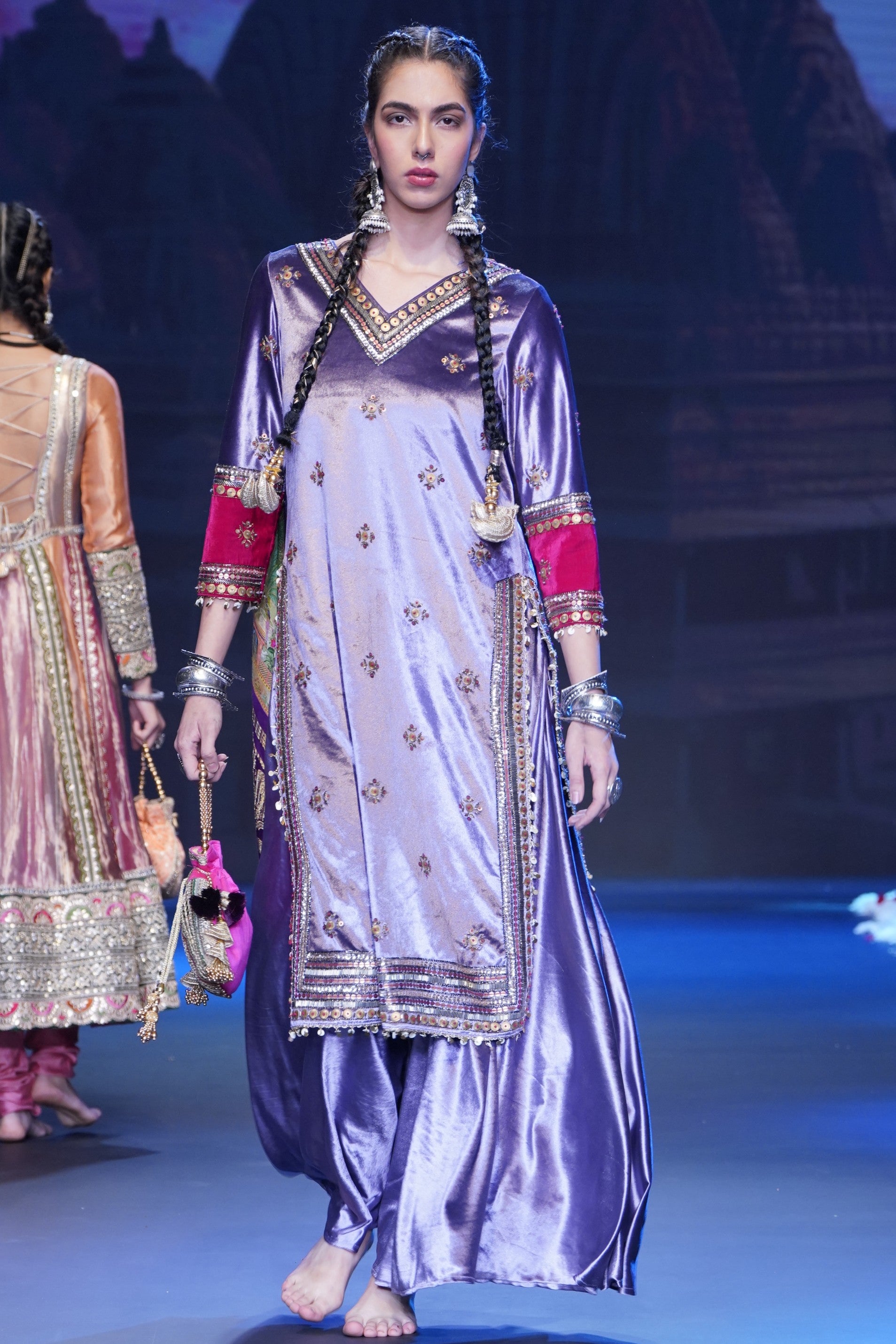 Lilac kurta with Srinathji print embroidered set