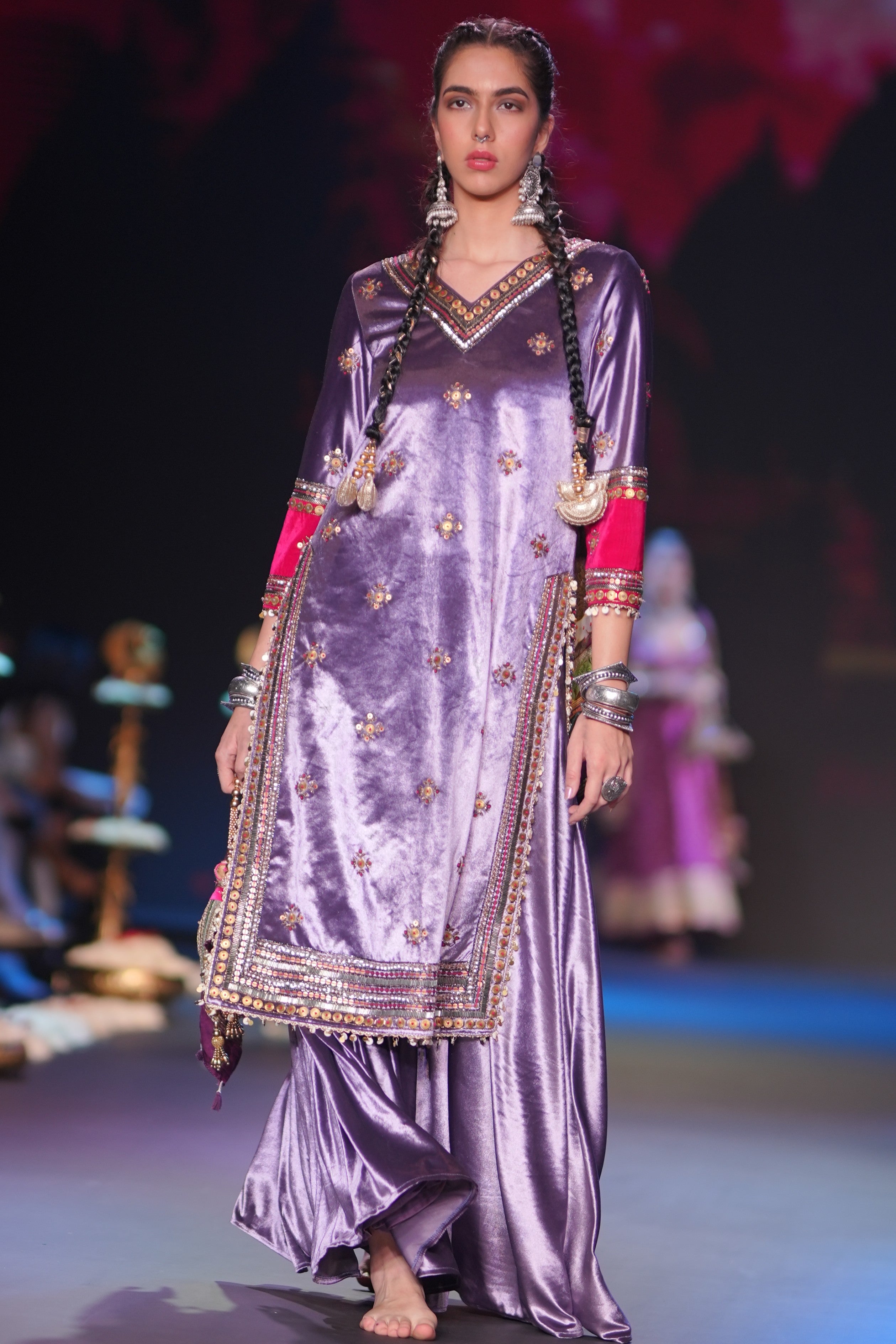 Lilac kurta with Srinathji print embroidered set