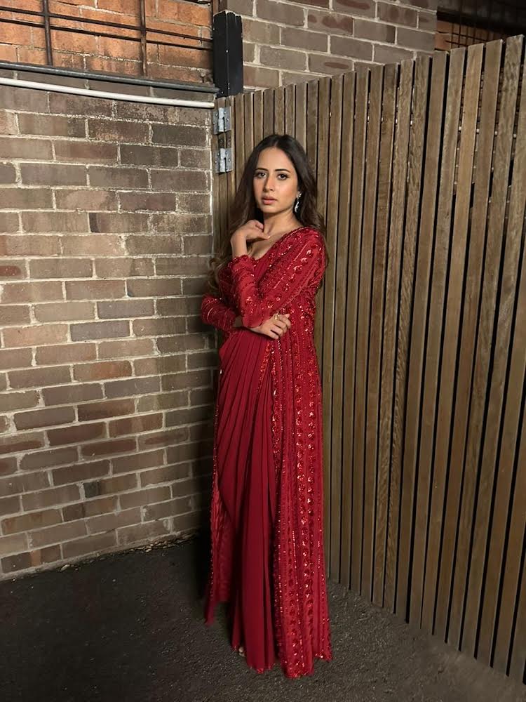 Sargun Mehta in Jalsa Saree Set