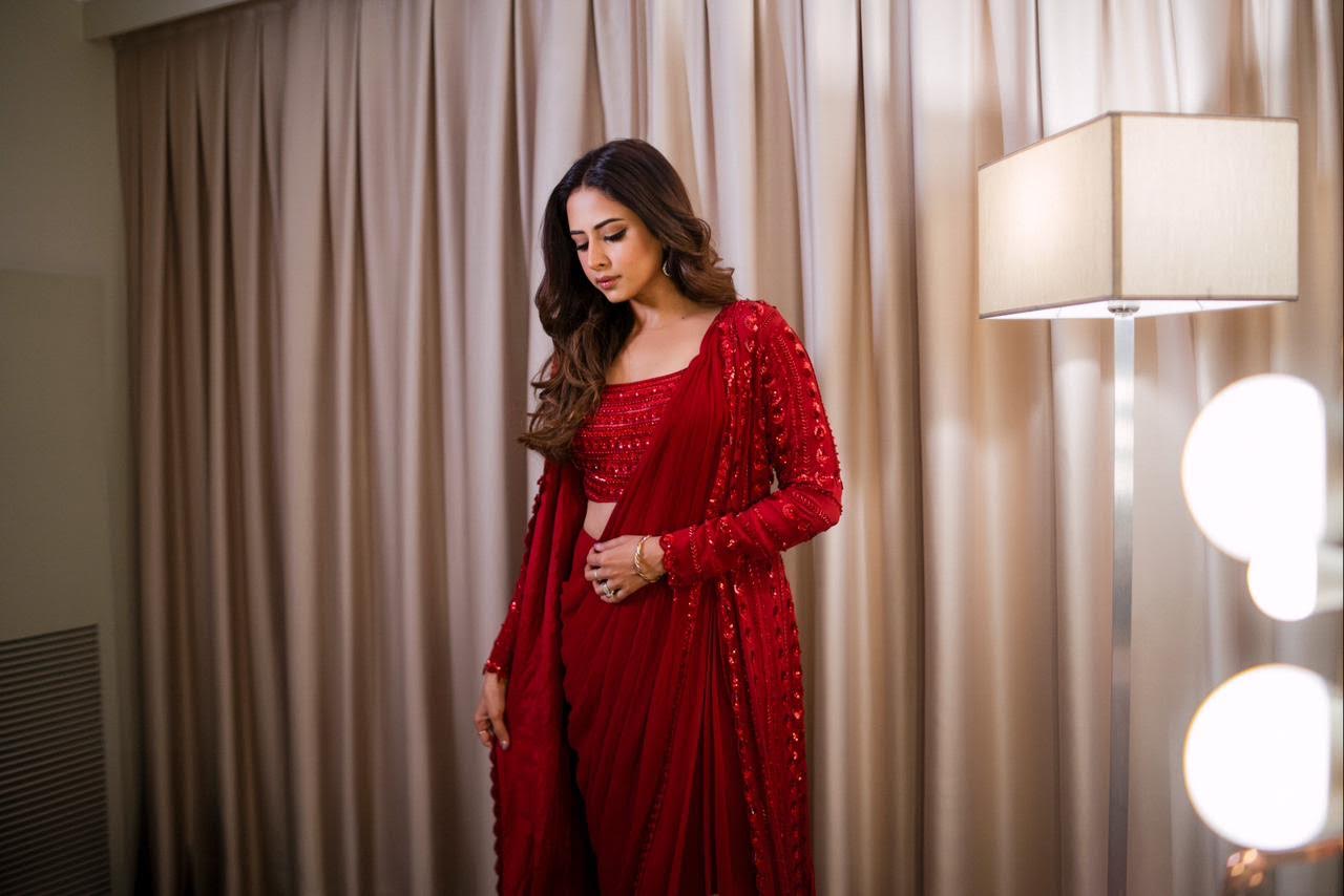 Sargun Mehta in Jalsa Saree Set